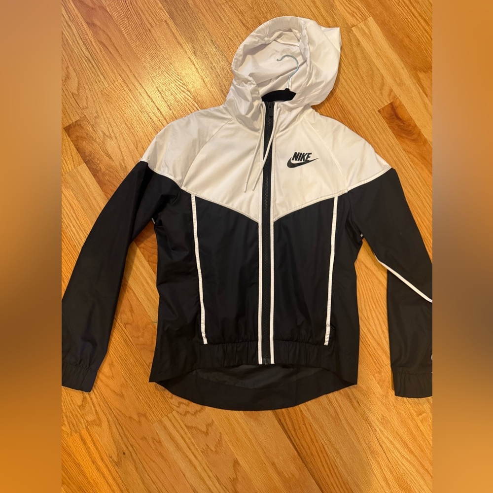 Barely used Nike windbreaker coat